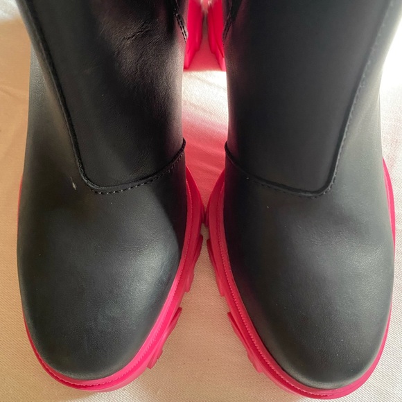 Super cute Sorel Winter Boots ! - Picture 8 of 11